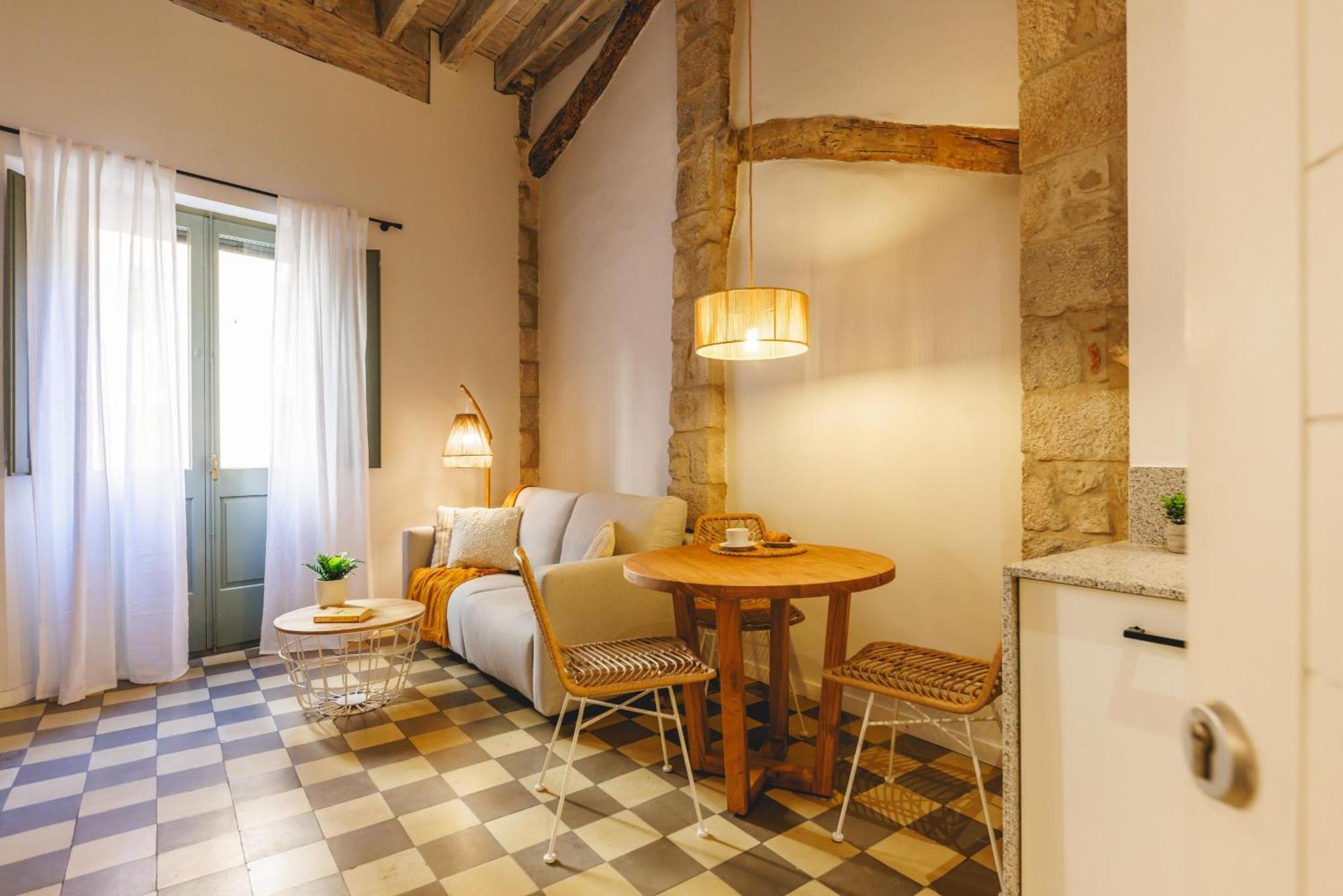 Bravissimo Calderers La Lleona, Heart Of The Barri Vell Girona